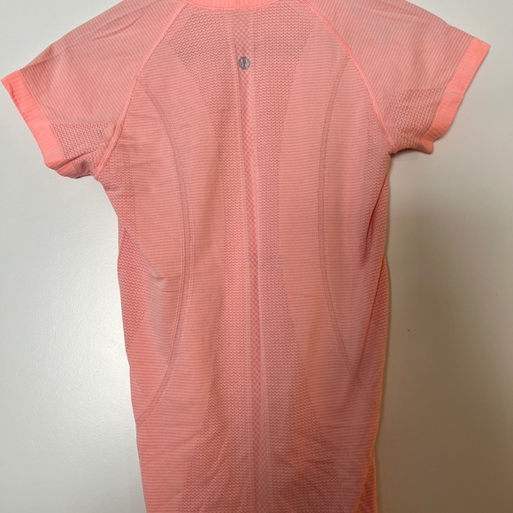 Lululemon swiftly tee size 6 light pink - Picture 2 of 4